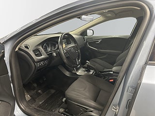 Volvo V40 D2 Kinetic M&D-värm/Sensorer/S&V-Däck/Kamrem bytt