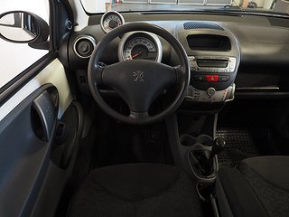 Halvkombi Peugeot 107 13 av 18