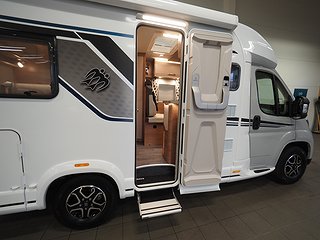 Husbil-halvintegrerad Knaus Van Ti 550 MF 5 av 18