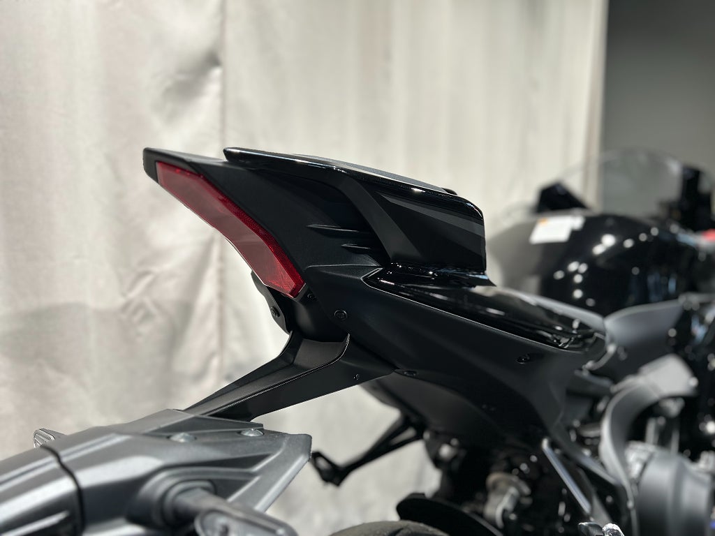 Yamaha R9 / Ny 2026 / Tech Black / Snart omgående leverans!