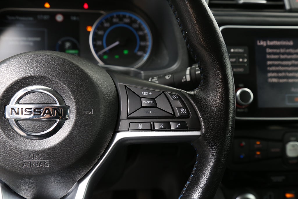 Nissan Leaf 40 kWh N-Connecta 360° I Navi I Motorvärmare