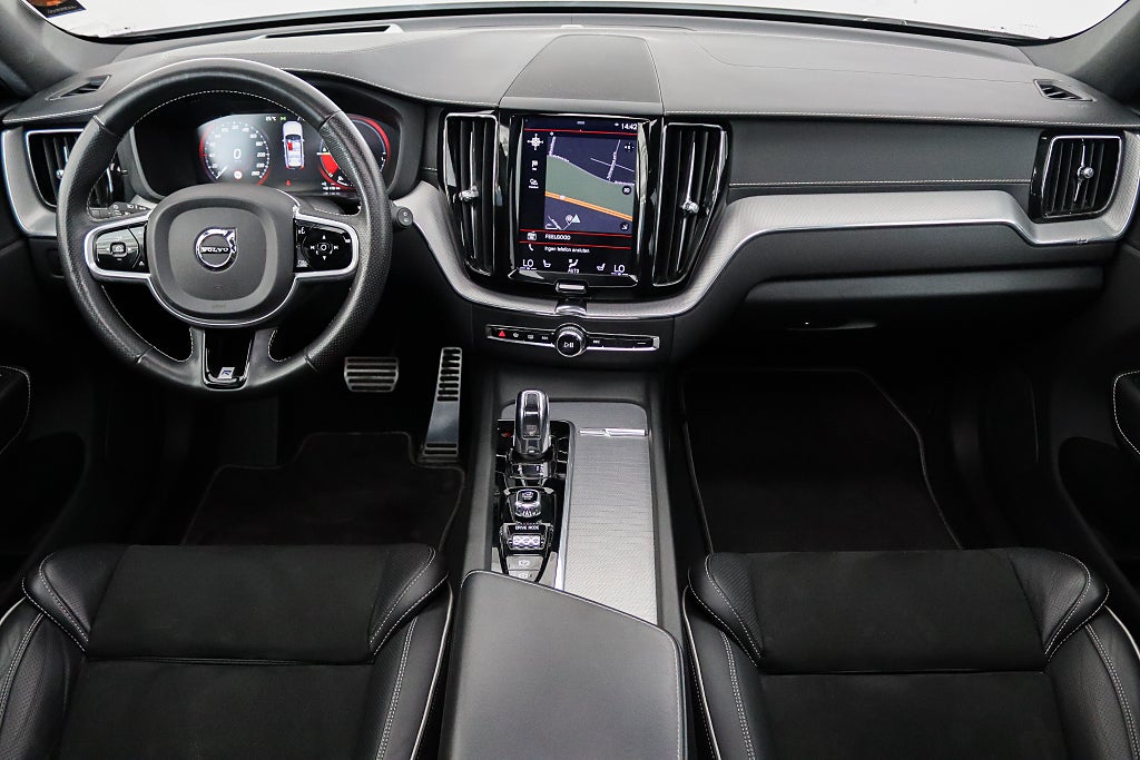 Volvo XC60 Recharge T8 AWD R-Design Lounge Pano Värmare Drag