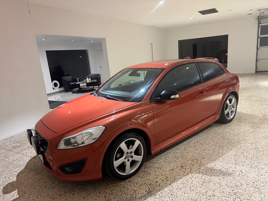 Volvo C30 D2 Momentum, R-Design välvårdad lågmil