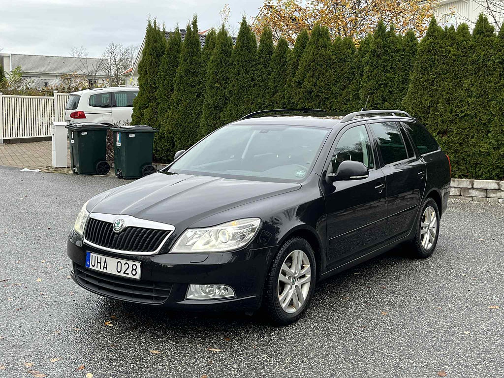 Skoda Octavia Kombi 1.6 TDI Elegance, Nybesiktad, 2012 
