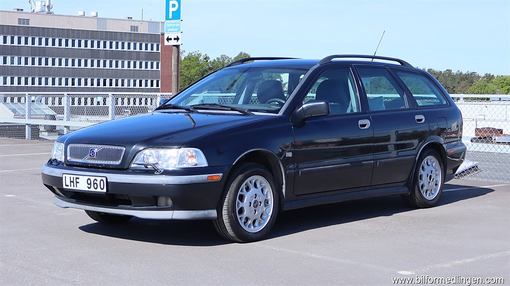 Volvo V40 2.0T 160hk 1 ägare sedan ny S/V-hjul ACC