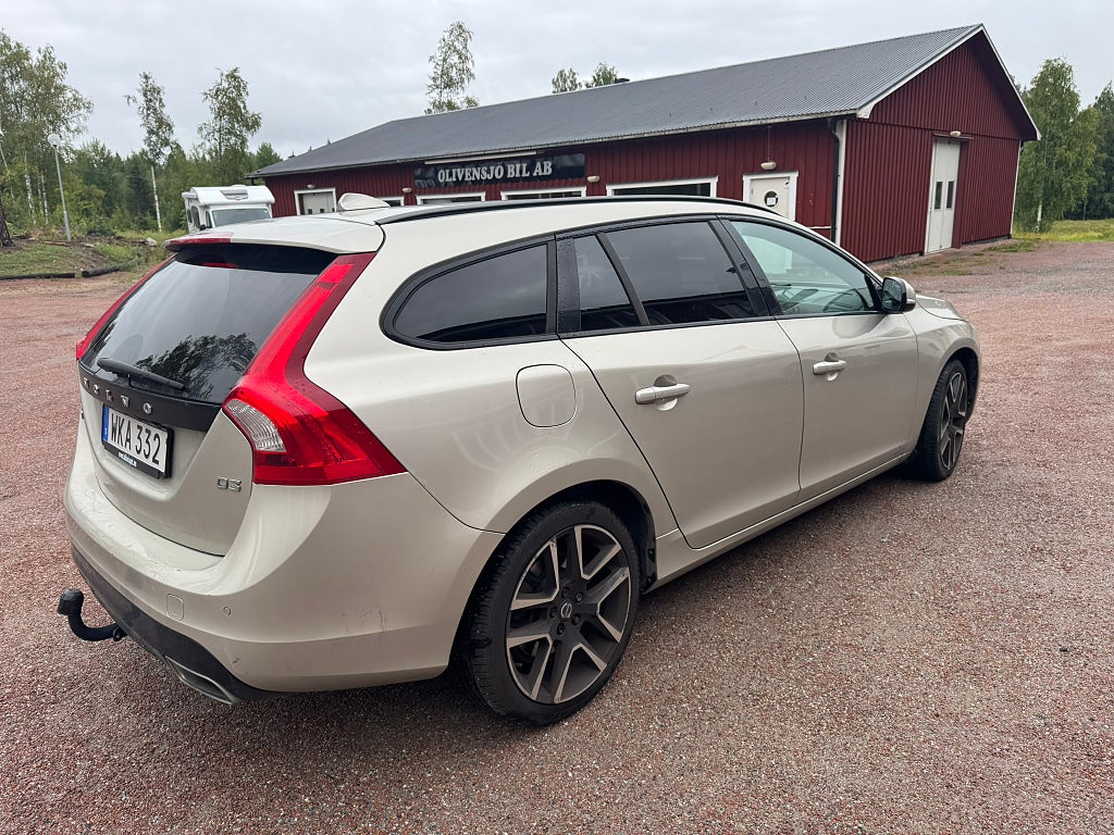 Volvo V60 2017 - miniatyr 2