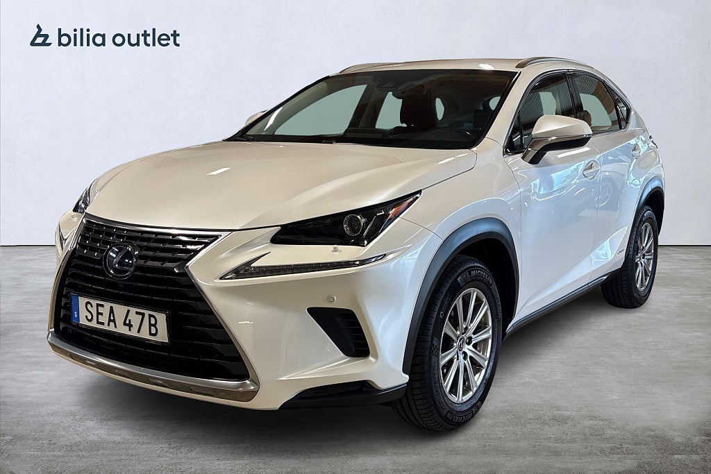 Lexus NX 300h AWD E-CVT Comfort / Sommarkampanj / M-Värmare 