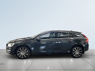 Volvo V60 D5 Plug-in Hybrid AWD Summum Navi/Pvärm/Skinn/BT/Drag