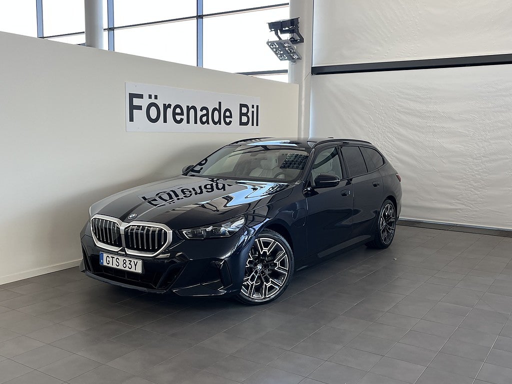 BMW 530e xDrive Touring M Sport B&W Drag Rattvärme ComfortAccess
