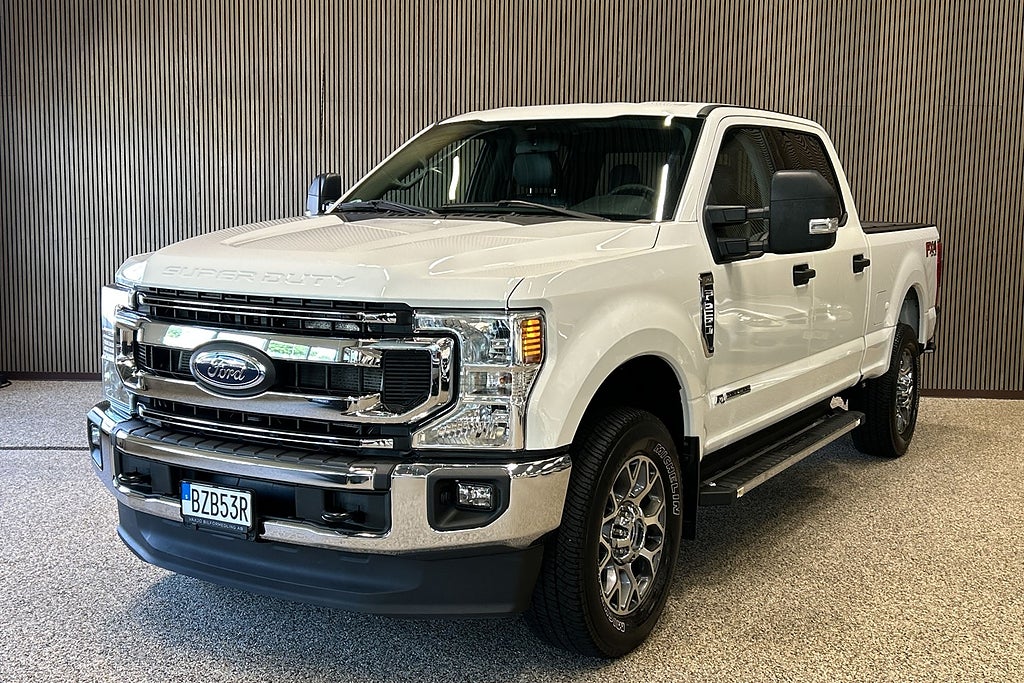 Ford F-250 Crew Cab 6.7 V8 Power Stroke 4x4 Diesel