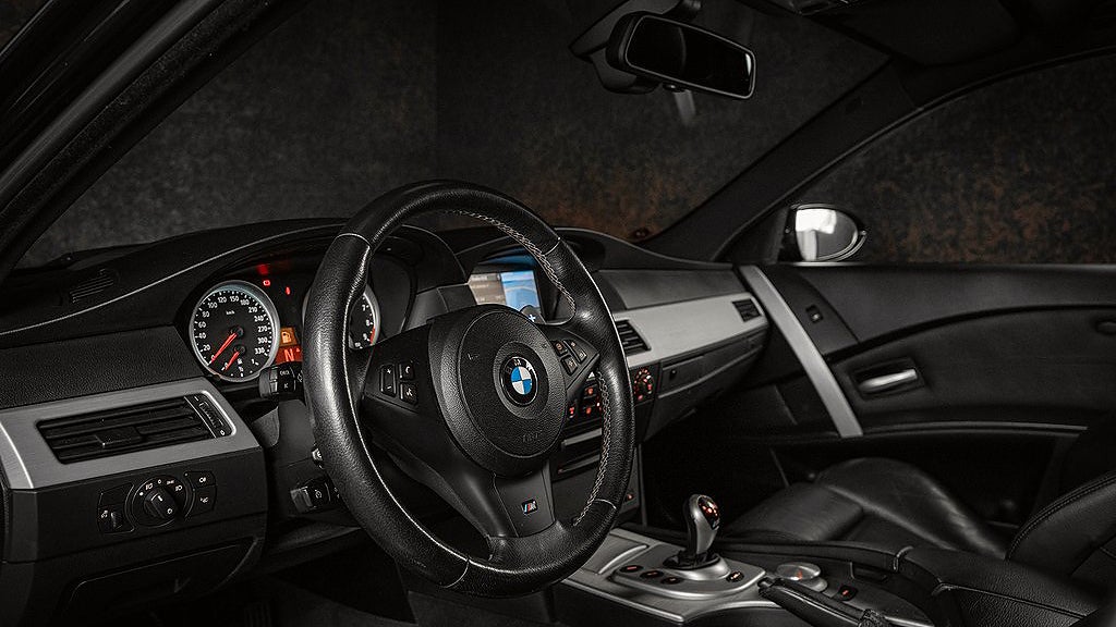 Interiören på BMW M5 från 2007
