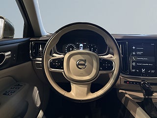 Volvo V60 D3 Aut Inscription Pano VoC Skinn Dvärm Kamera S/V-hjul – bild 9
