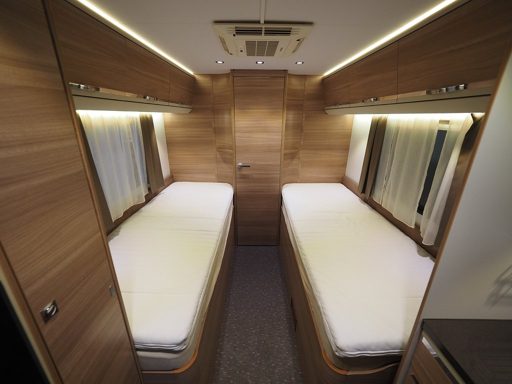 Adria Coral S 670 SLT Axess AC markis Cykelställ 2015