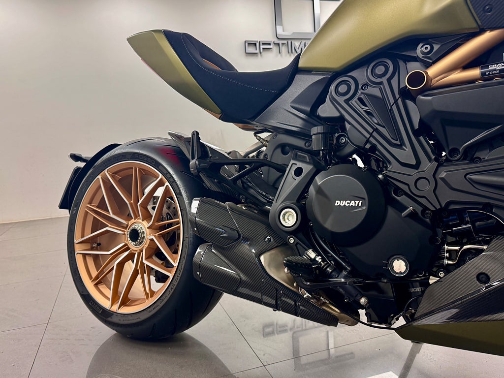 Ducati Diavel 1260 Lamborghini Limited 1/630 2021 - miniatyr 8