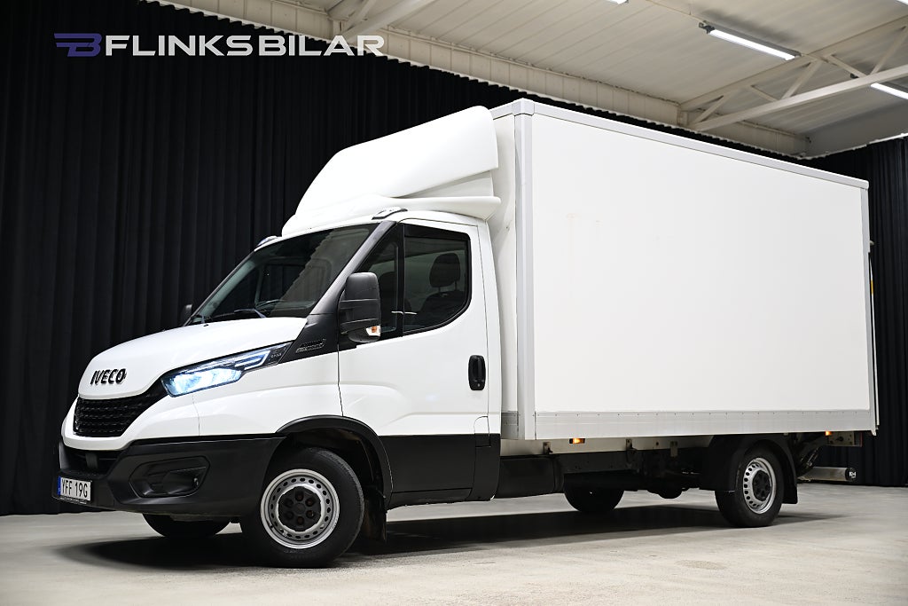 Iveco Daily 156HK Automat|Volymskåp|Bakgavellyft|3.5ton-drag|Moms