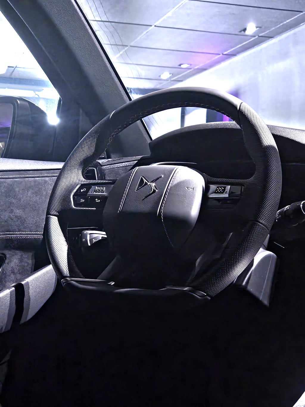 Bild på DS 7 Crossback E-Tense Performance Line+ 300hk Aut AWD - 360-KAMERA, CARPLAY, M