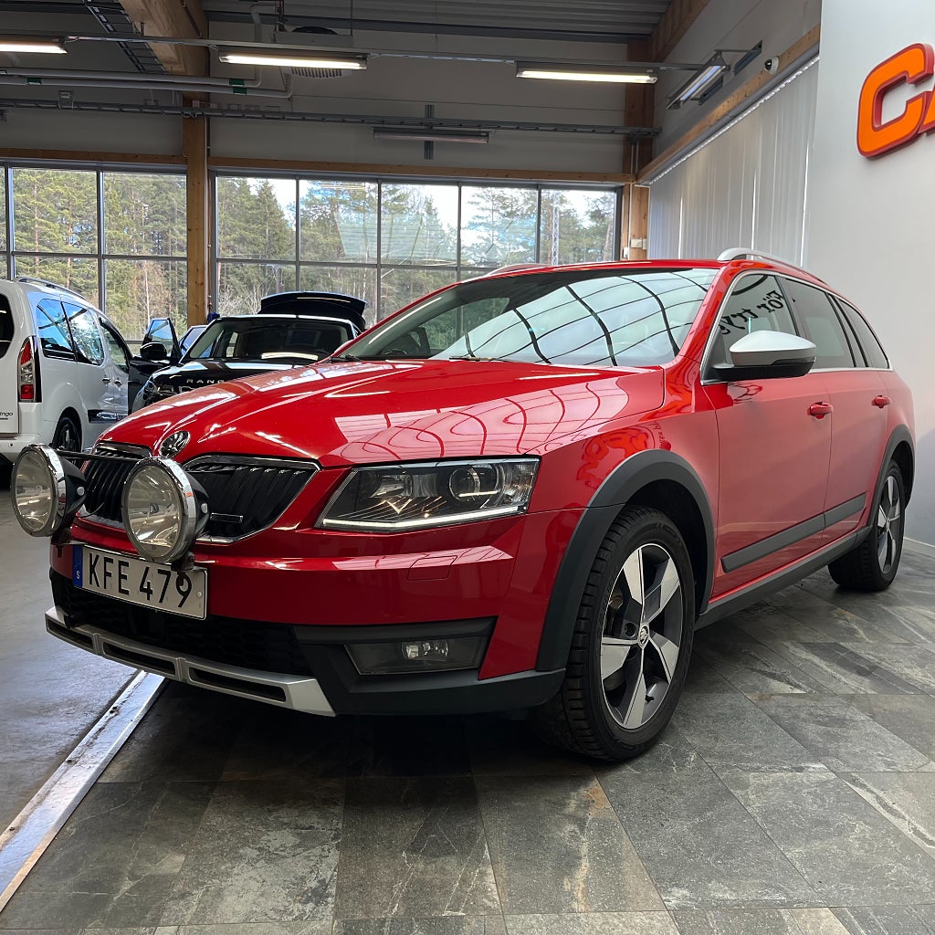 Skoda Octavia Scout 2.0 TDI 4x4 Aut Värmare Drag Carplay