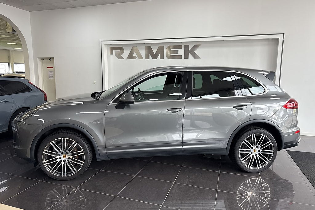 Porsche Cayenne 2016 - miniatyr 3