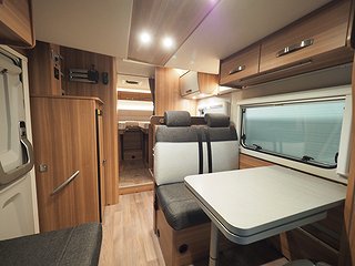 Husbil-halvintegrerad Weinsberg Carasuite 700 ME | 15 av 31