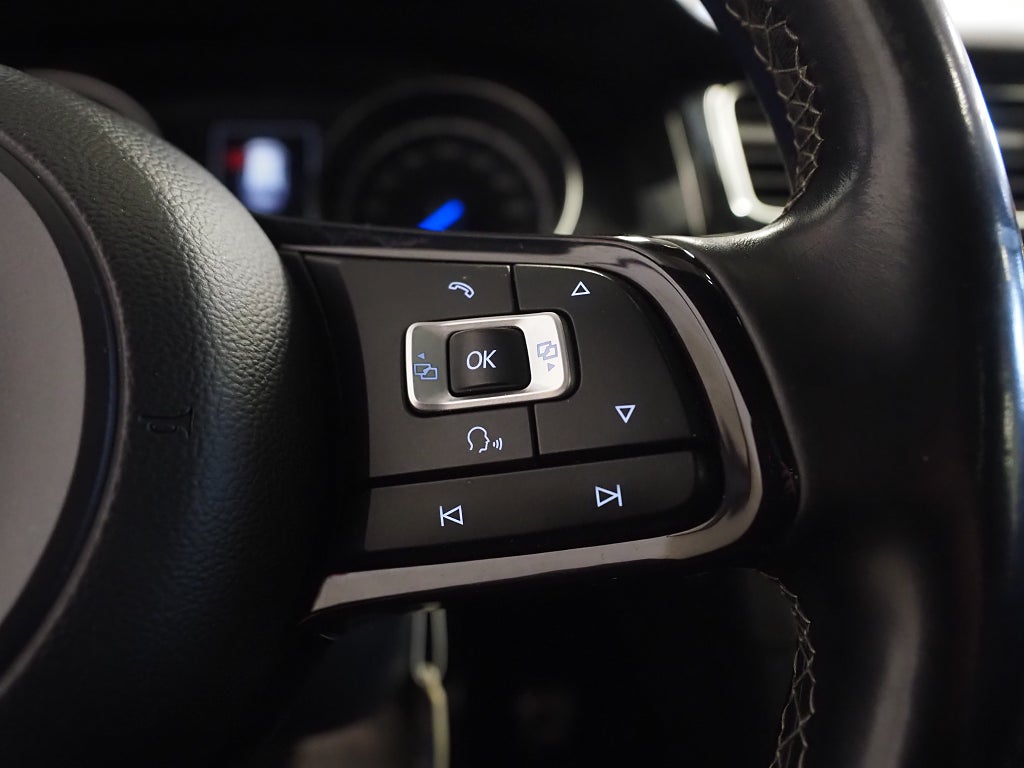 Volkswagen Golf SC R 2.0 TSI 300hk DSG 4M | Pano | Skinn | Dynaudio |