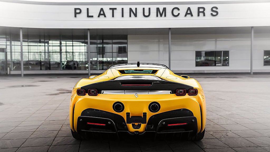 Ferrari SF90 Stradale har en systemeffekt på 1 000 hästkrafter och 900 Nm. 