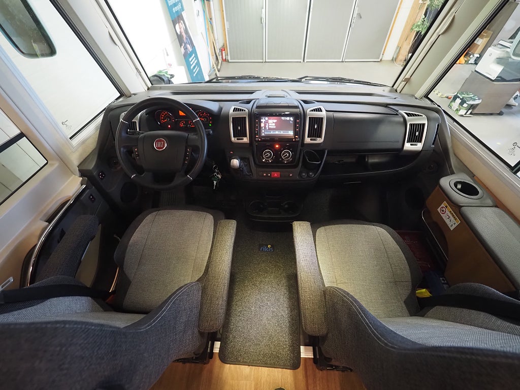 Knaus 600 MG VAN I PLATINUM Auto AC Solcell Cykelställ 2019