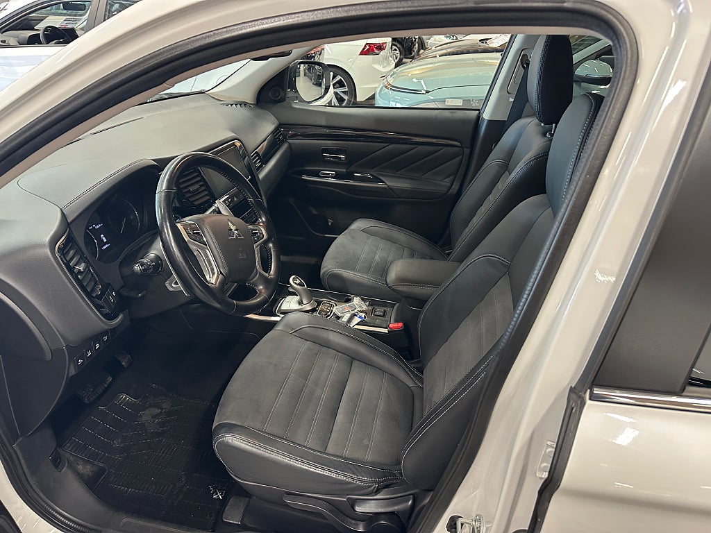 Mitsubishi Outlander PHEV Comfort Automat4+4 Dragkrok  thumbnail