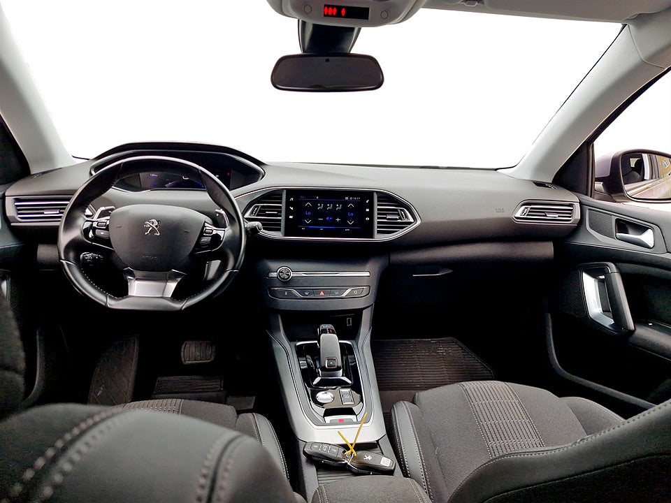 Bild på Peugeot 308 sw Allure 1.2 PT 130hk Aut P-SENSORER