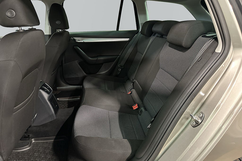 Skoda Octavia Kombi 1.6 TDI 4x4 Drag Värmare MoK