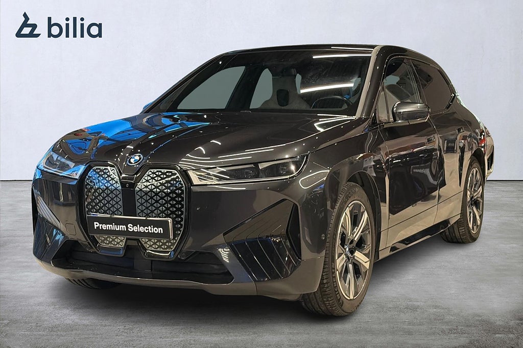 BMW iX xDrive50 Sportpaket | Exclusive | Pano Sky | B&W | Drag