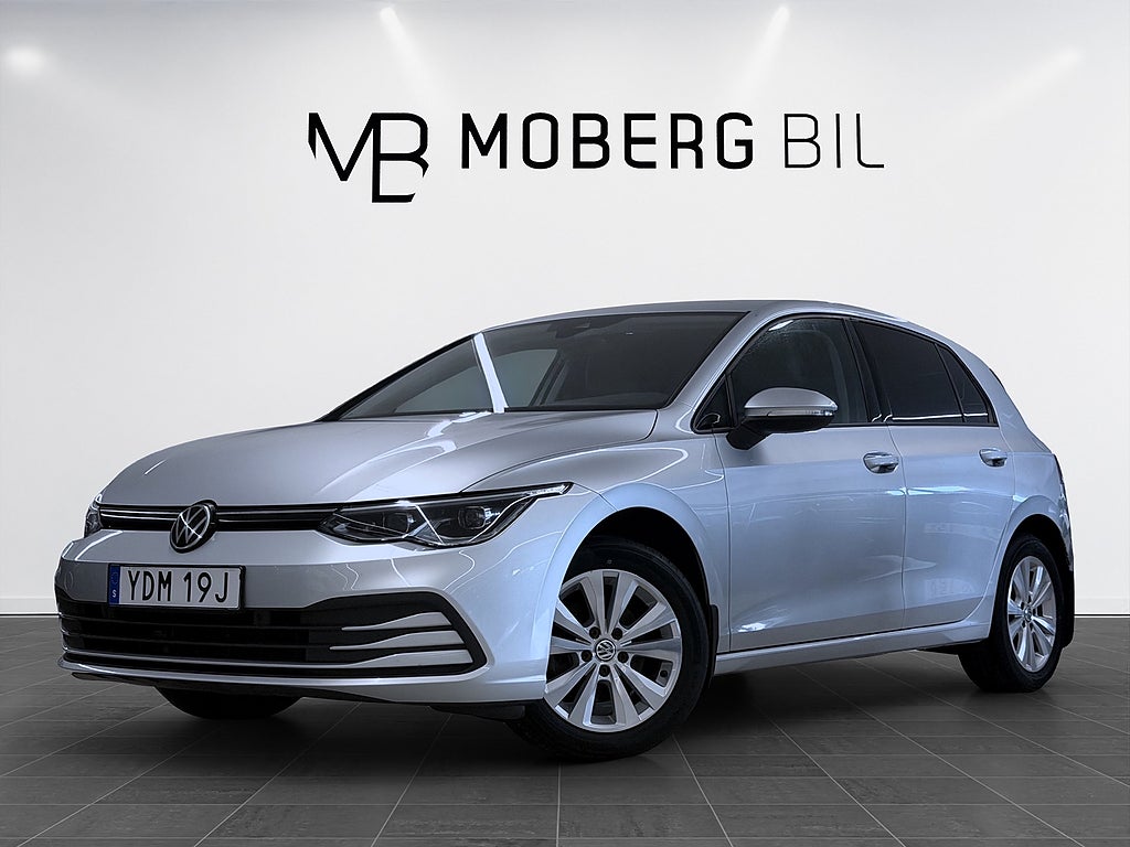 Volkswagen Golf 1.5 TSI 150hk Base Navi Värmare CarPlay B-Kamera
