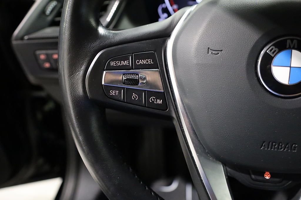 BMW 118I Sport line 136hk Navi Rattvärme PDC Leasbar LED 2022