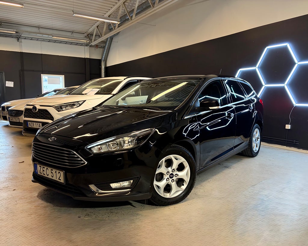 Ford Focus Kombi 1.0 EcoBoost Titanium / Kamera / Apple CarPlay 