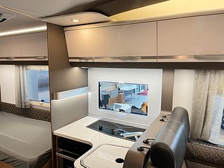 Husbil-halvintegrerad Adria CORAL SUPREME 670 SLT 17 av 29