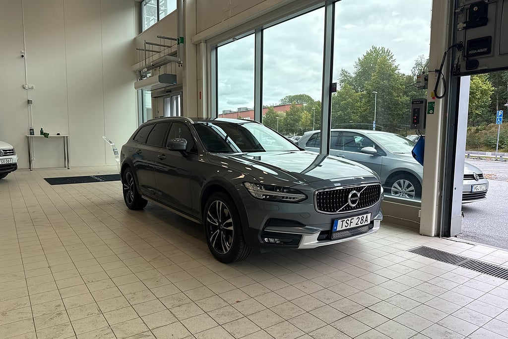 Volvo V90 Cross Country D4 AWD Pro Edt Kamera/Drag/Pano/Värmare