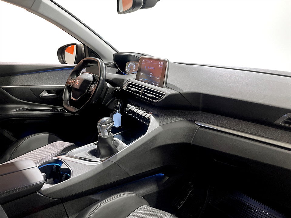 Bild på Peugeot 3008 Allure 1.2 PT 130hk - FARTHÅLLARE