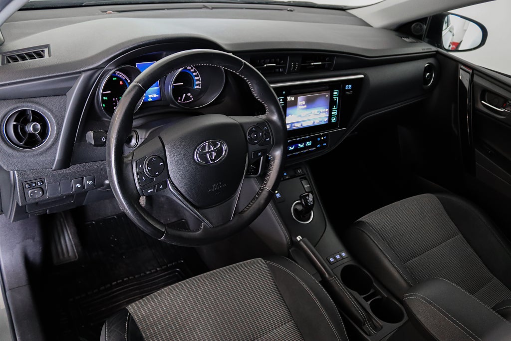 Toyota Auris Touring Sports Hybrid Executive Värmare B-kamera