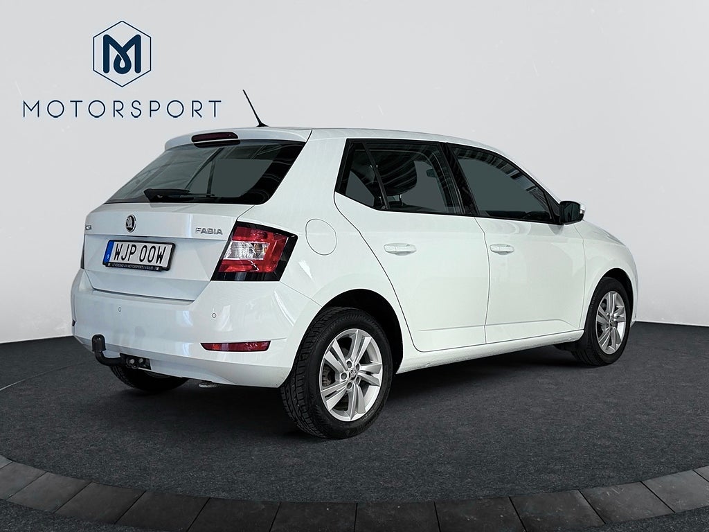 Skoda Fabia 1.0 TSI Dragkrok Carplay Sensorer Farthållare bild 5