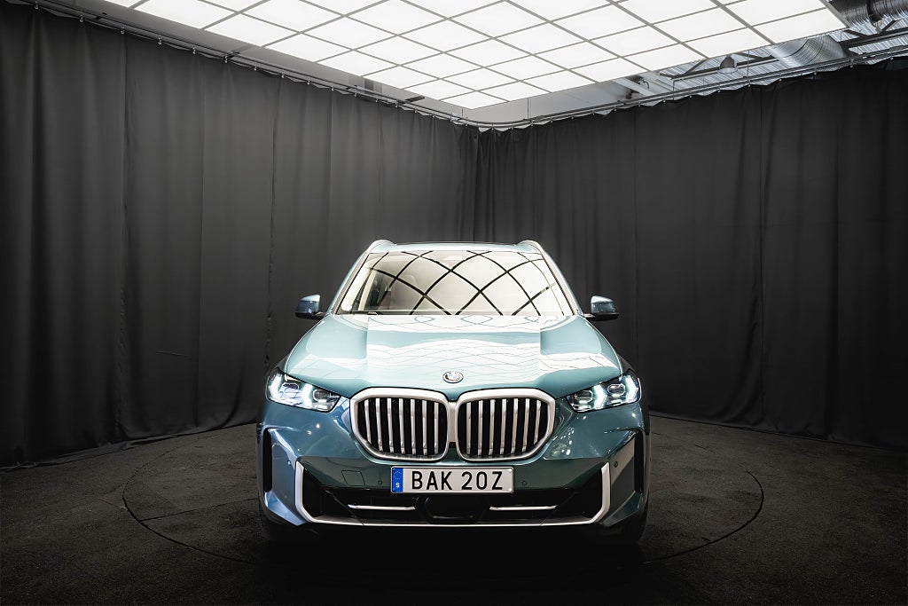 BMW X5 xDrive50e INNOVATION SKY PANO LUFT DRAG H/K HUD MOMS