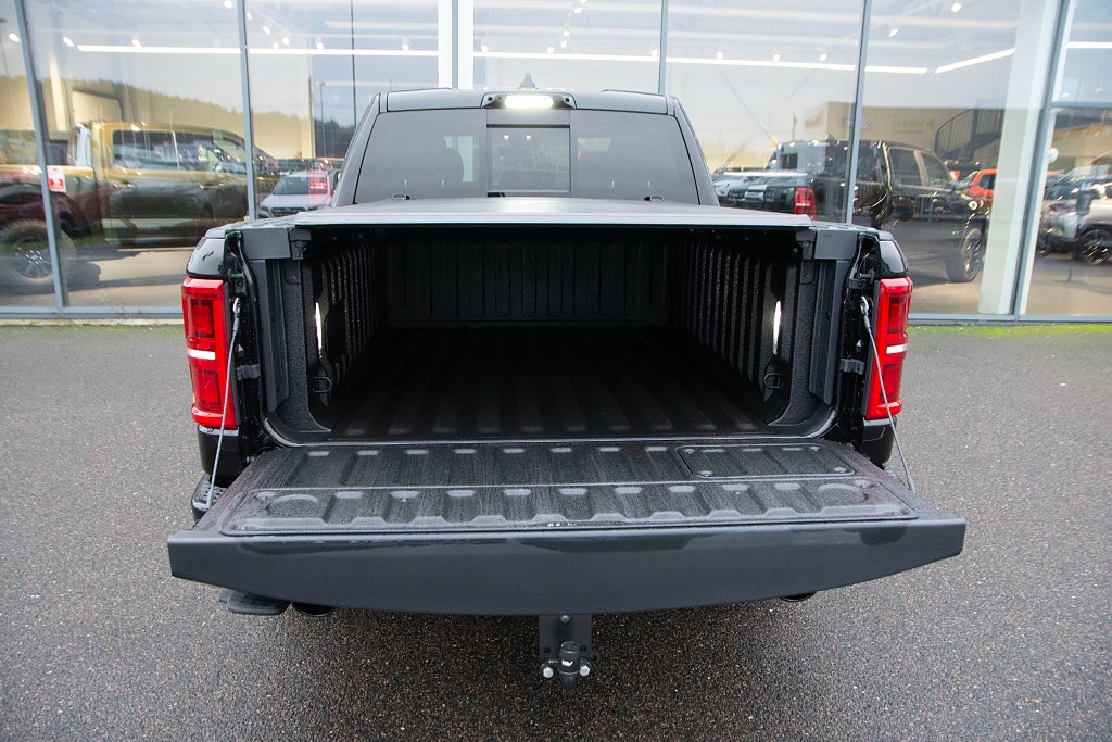 Dodge RAM 1500 Limited Rambox Night 548 hk / Ebony Red Interiör