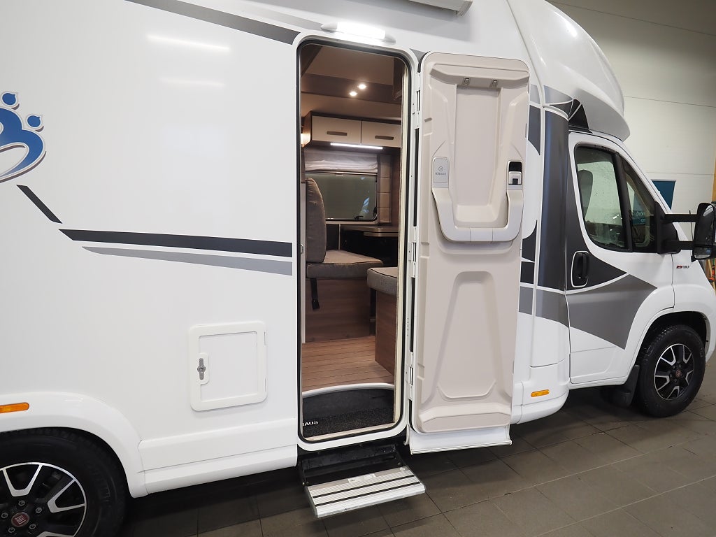 Knaus Live Wave 700 MEG Dragkrok AC Solcell Aut