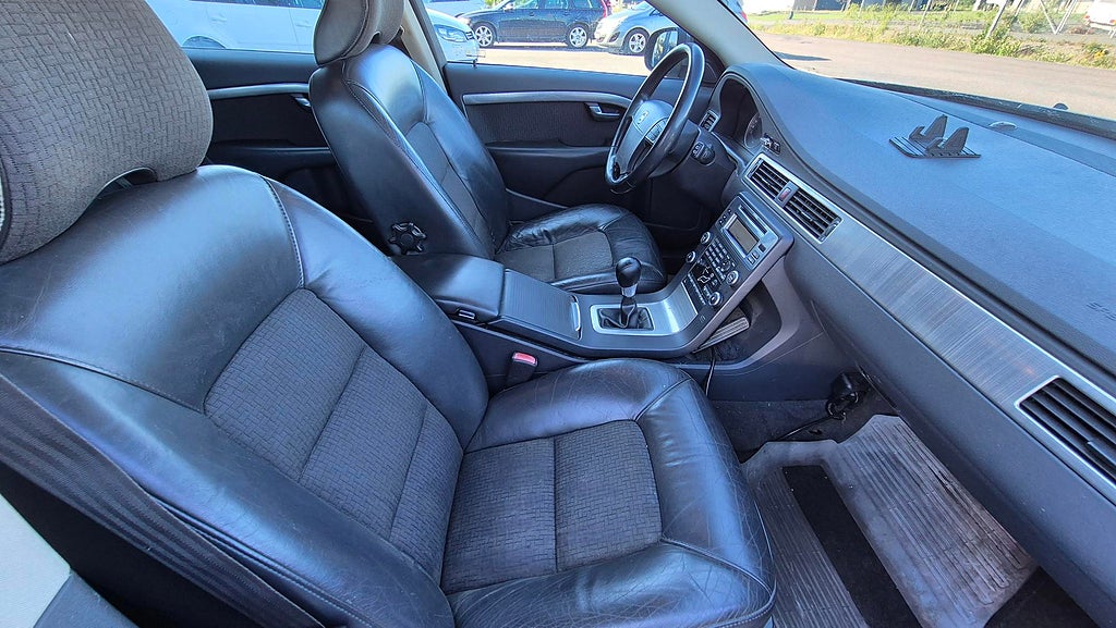 VOLVO V70 2.0 ETHANOL 146CH MOMENTUM