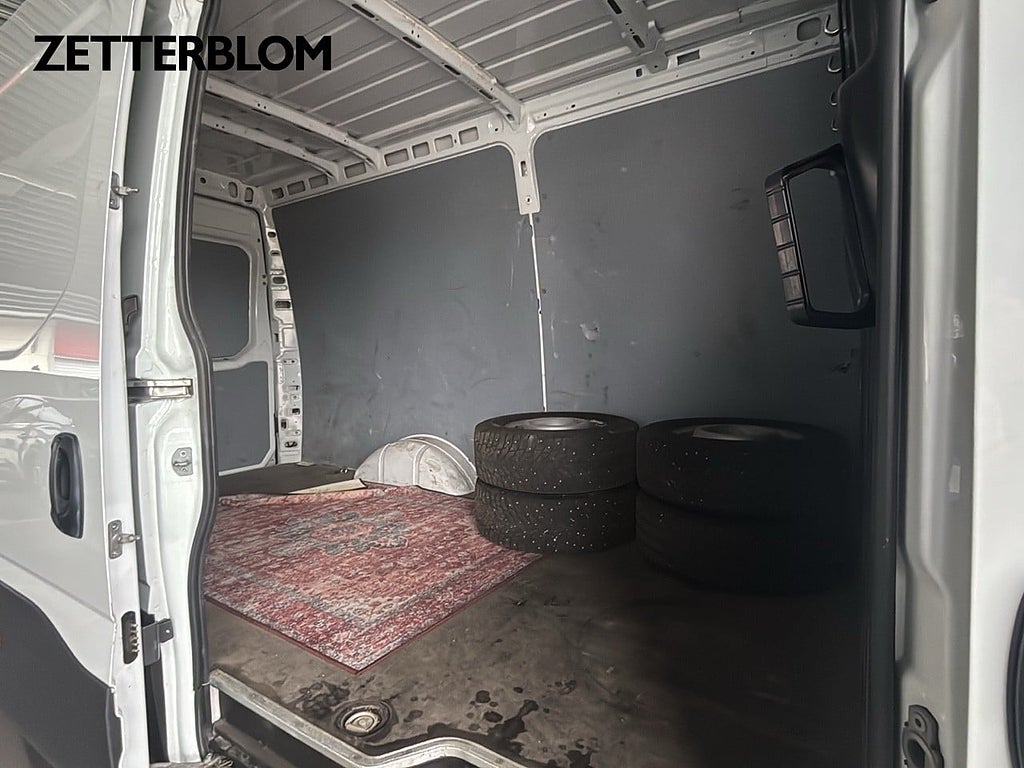 Transportbil - Skåp Iveco Daily 9 av 13