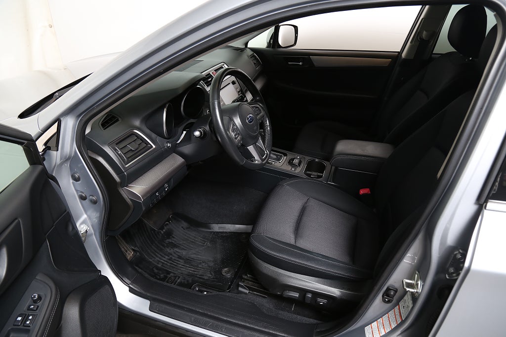 Subaru Outback 2,5i 175hk Base AWD Aut Motorv Drag Extraljus 2017