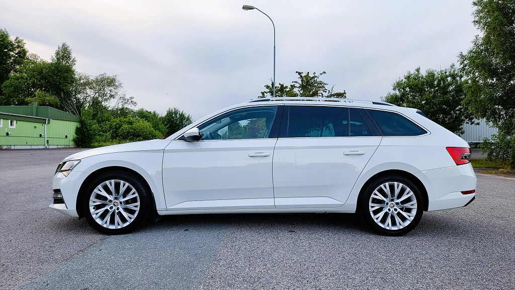 Skoda Superb iV 1.4 Plug-in Hybrid Drag Läder Värmare Cockpit