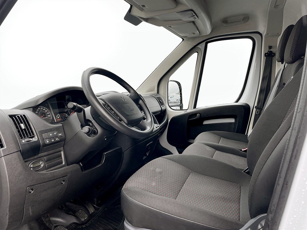 Bild på Peugeot Boxer PRO+ 335 2.2 BHDi 145hk L3H2 - DRAG, B-KAMERA