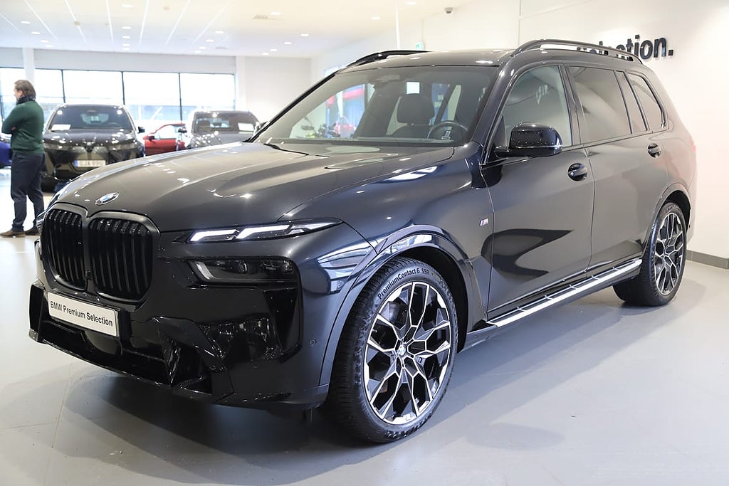 BMW X7 xDrive40i M Sport PRO / Integralaktiv styrning / 22\"