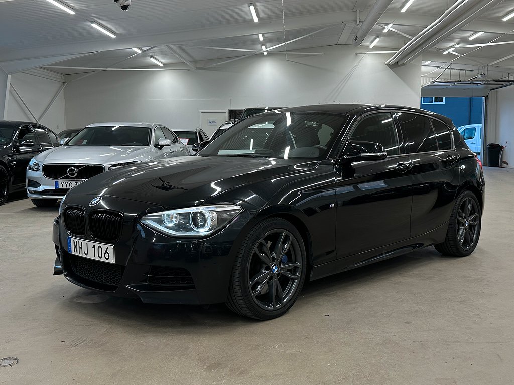 BMW M135i xDrive 5D SKINN H/K PDC SV.SÅLD 320HK  