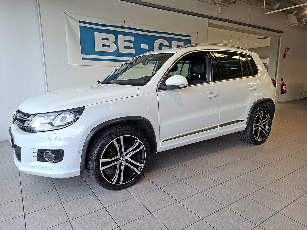 Volkswagen Tiguan TDI 184 DSG R-Line Drag,värmare Nybytt...