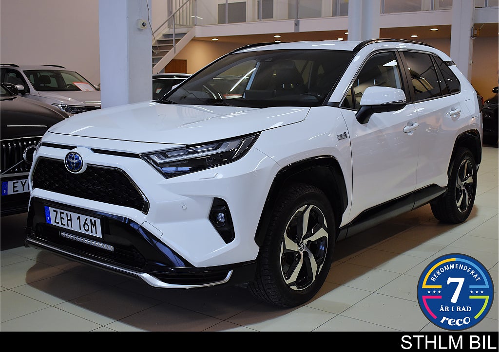 Toyota RAV4 Plug-in E-CVT X EDITION Drag Värm 4.95% ränta Moms